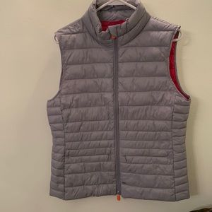 Womens grey puffer vest, size 3-large